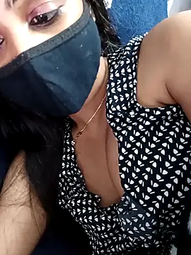 Yours-Bebo live sex cam