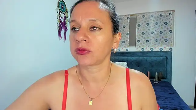 sofi_saliva2511 live sex cam