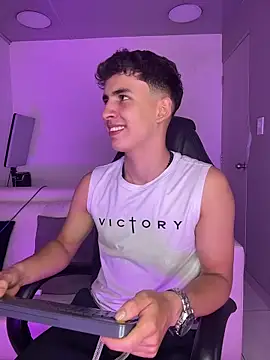 AdrianRinaldi live sex cam