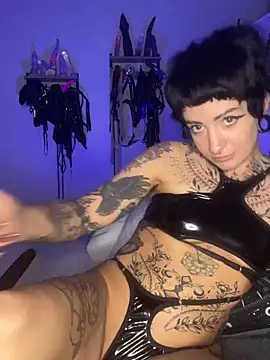 littleinkedblaise666 live sex cam