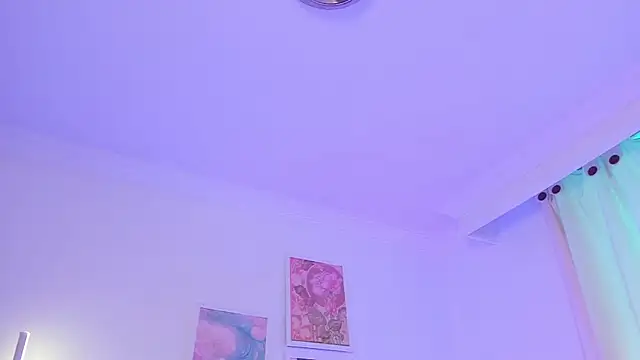 canelleGarces's cam snapshot