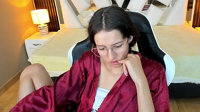 Linda4Petite's cam snapshot