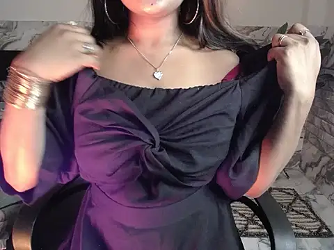 Naughtyy_stripgirl's cam snapshot