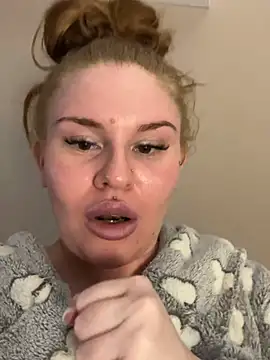 RedFoxQueen live sex cam