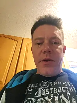 Bigtater1999 live sex cam