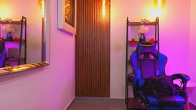 Kenya--Buhle live sex cam