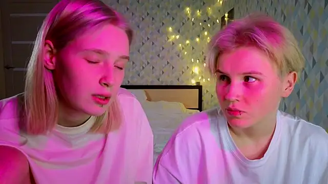 Girls_Fingers's cam snapshot