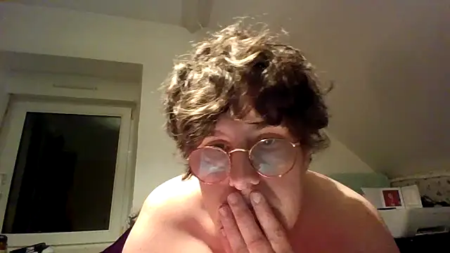 OIseauNoir88's cam snapshot