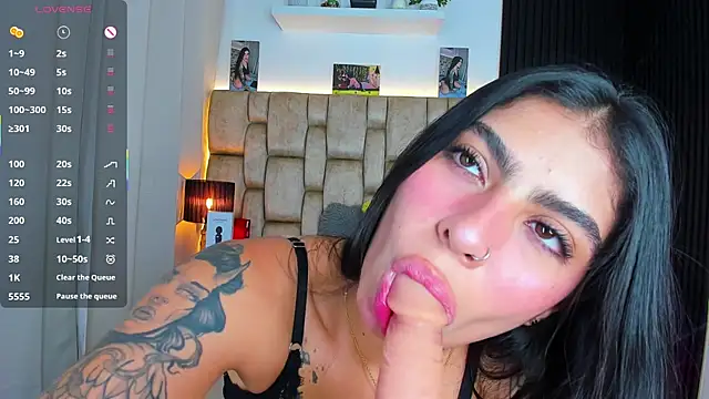 little_sophie18's cam snapshot