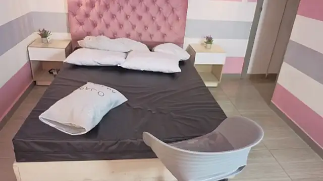 little_emma0's cam snapshot