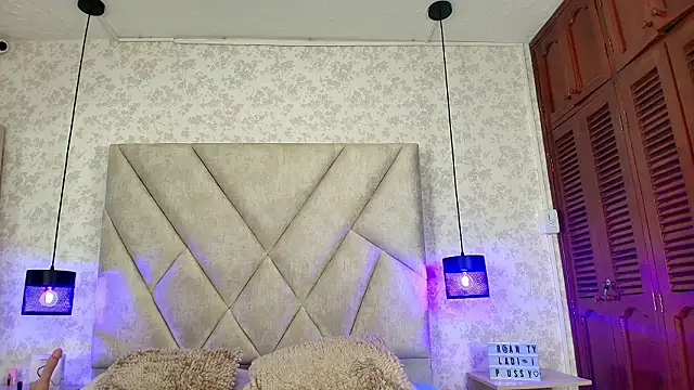 EmilyTaylor_t's cam snapshot