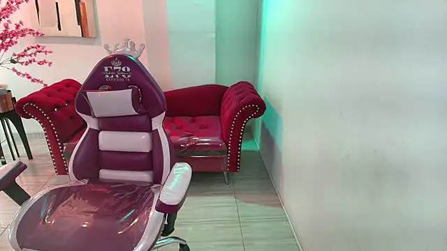 Emily_andrews's cam snapshot