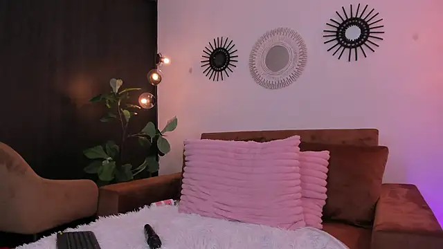 MissCharlize's cam snapshot