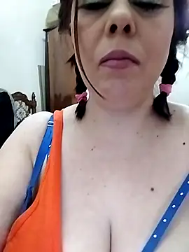 Lucia8600 live sex cam