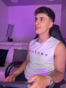 AdrianRinaldi live sex cam