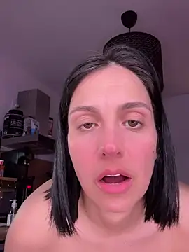 LaPetiteKim live sex cam