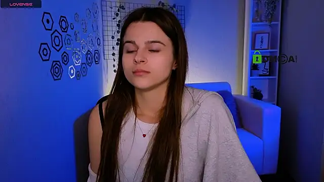 berry_alma's cam snapshot