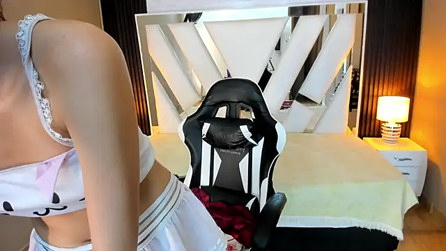 Linda4Petite's cam snapshot