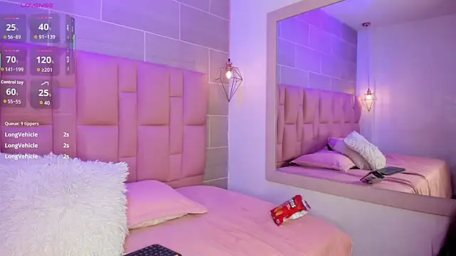 Naomi-Thompson live sex cam