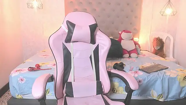 Valeryn_Hoot's cam snapshot