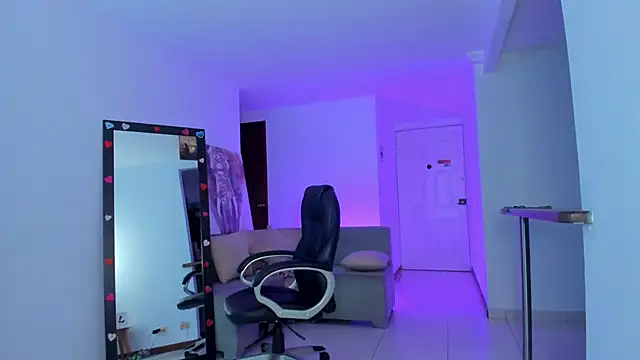 Aleja_arango1 live sex cam