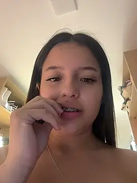 Sofia18_pinkk live sex cam