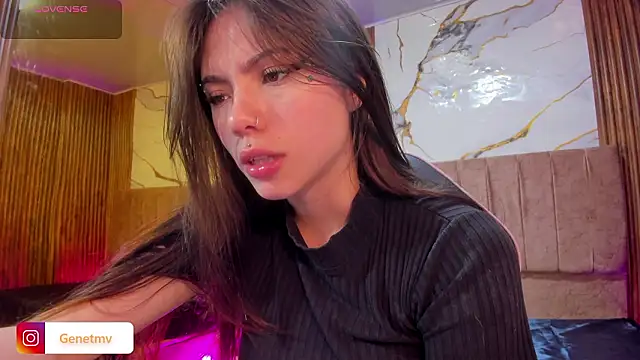 Roxanne_tay's cam snapshot