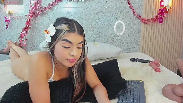 Antonella_west's cam snapshot