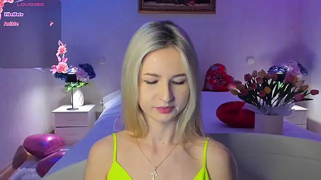 Julie_Blaze's cam snapshot