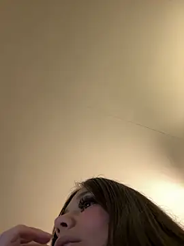 Alyshanon18's cam snapshot