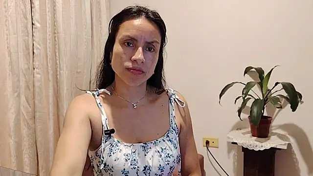 Bella_Exhibition's cam snapshot