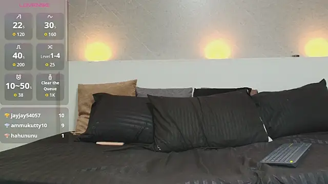 Laura_Miller1's cam snapshot