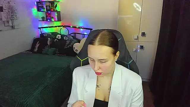 CrazyBitchInLace live sex cam