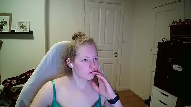 Girlnina-1995's cam snapshot