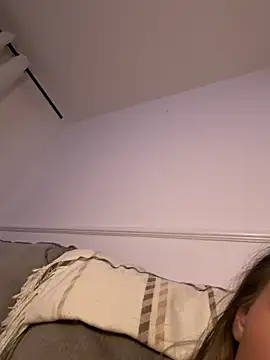 PetiteBrunettex20's cam snapshot