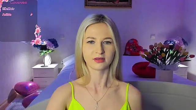 Julie_Blaze's cam snapshot