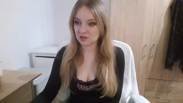 AlmaHoney's cam snapshot