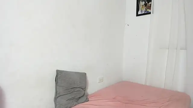 Laura_and_Kevin's cam snapshot