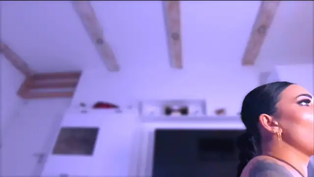 Moonamour live sex cam