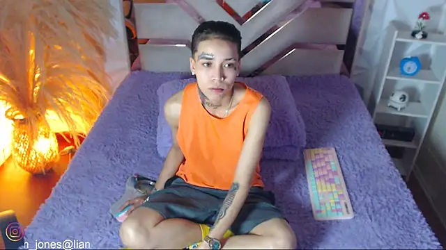 Jonesliam23 live sex cam