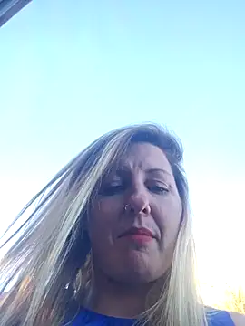 SheIsSomething live sex cam