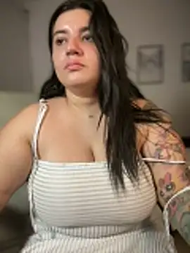 horny_roomiess's cam snapshot