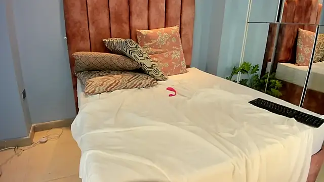 lou_rosse_ live sex cam