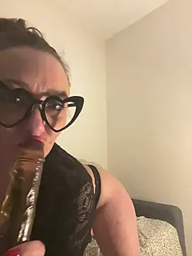 Reine_du_Vice84's cam snapshot