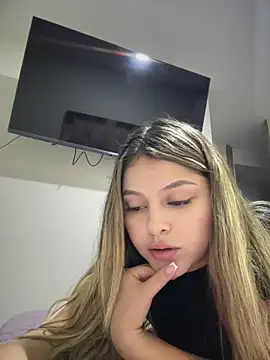 lunablossom_'s cam snapshot