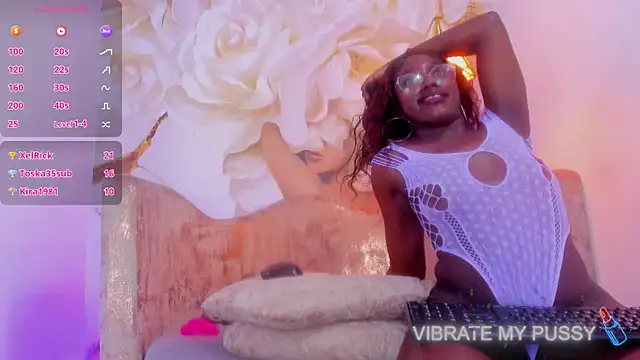 nylaroyale_cr's cam snapshot