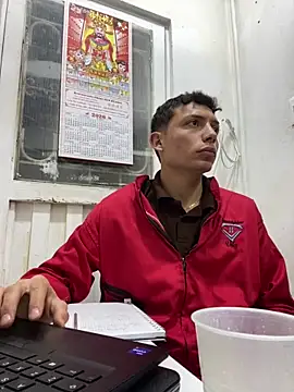 santiObrero live sex cam