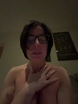 JulieEroticDress's cam snapshot