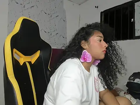 emily_stars1's cam snapshot