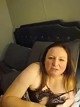 Naughtiness-but-Nice live sex cam